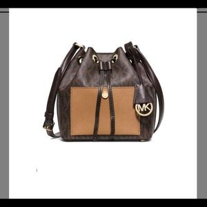 Michael Kors Greenwich Small Bucket Crossbody